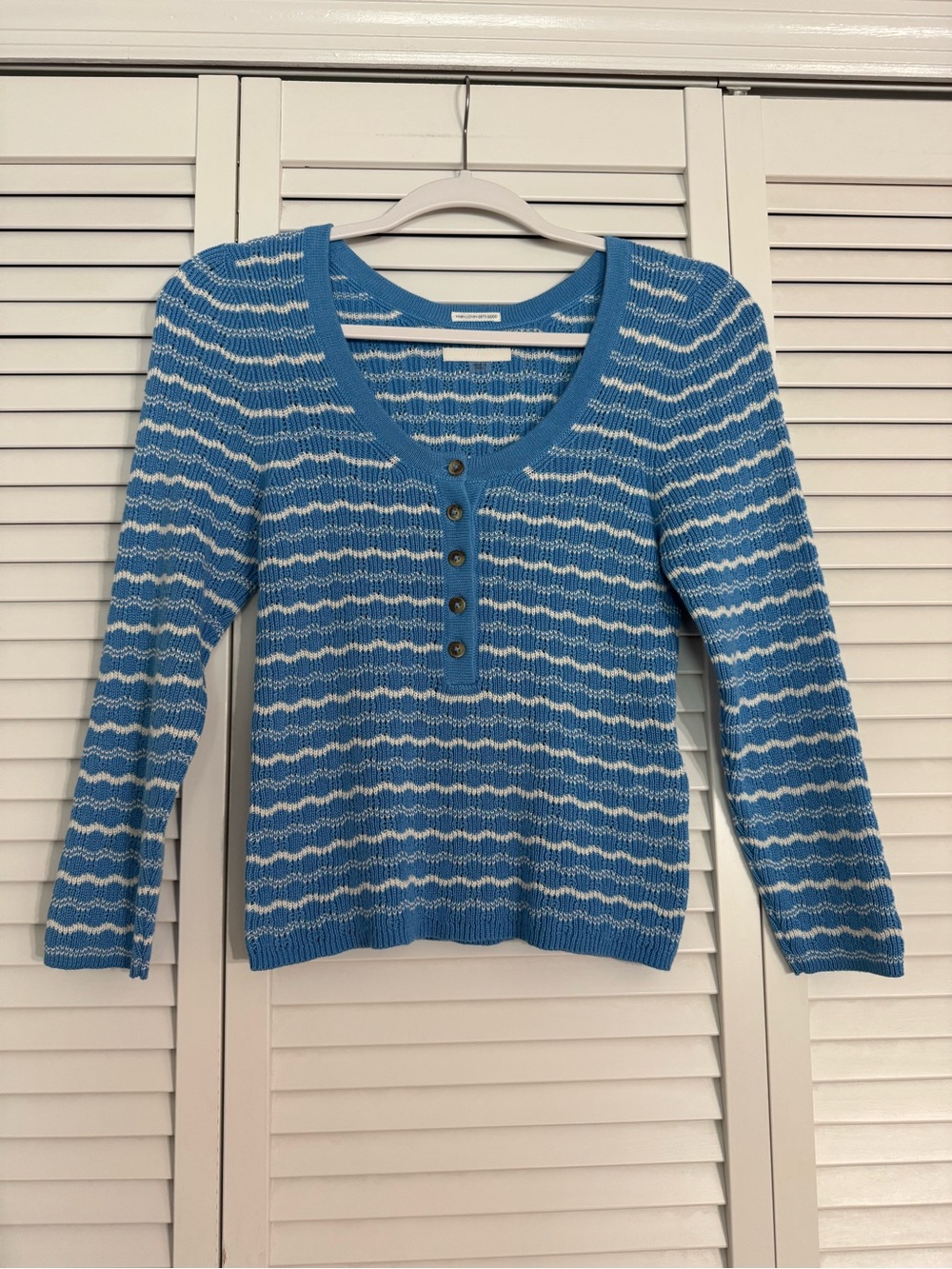 MOTHER Blue and White Wavy Knit Henley Top Scoop Neckline Stripes Sz S